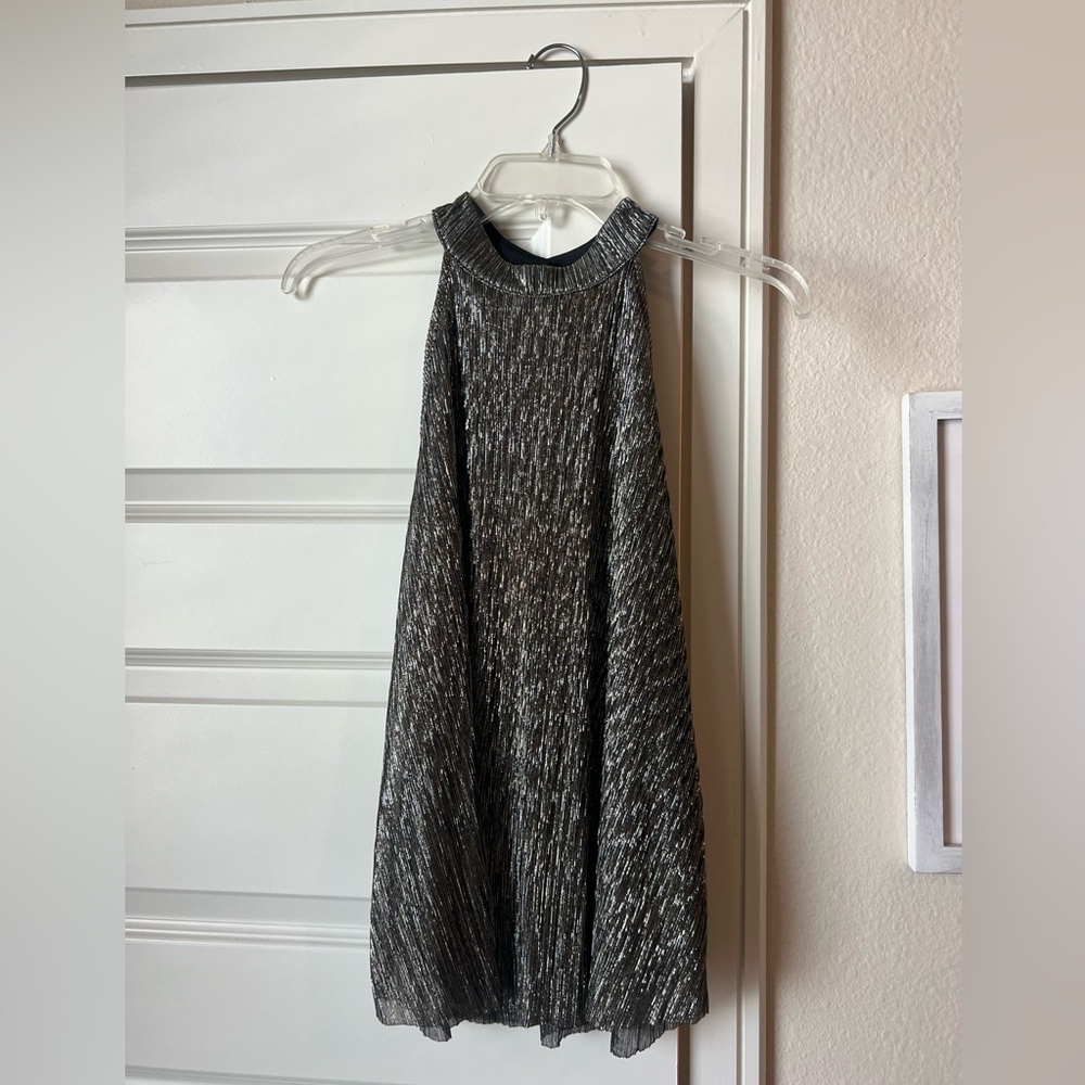 Shimmery tank top turtle neck- grey silver